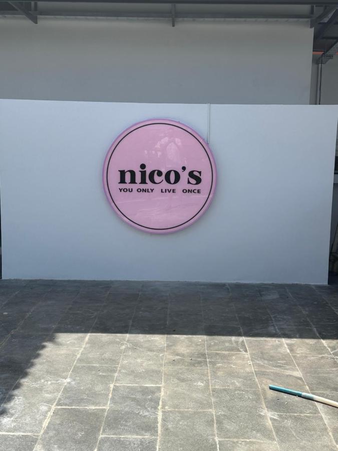Nico'S Hotel And Skybar Сіємреап Екстер'єр фото