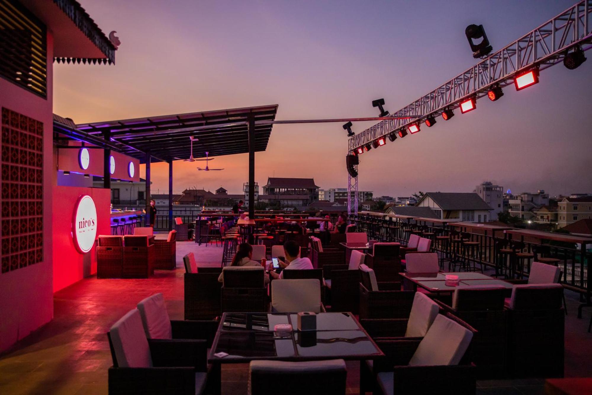 Nico'S Hotel And Skybar Сіємреап Екстер'єр фото