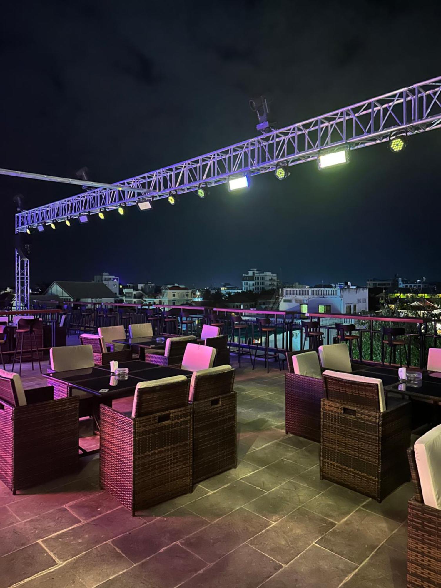 Nico'S Hotel And Skybar Сіємреап Екстер'єр фото