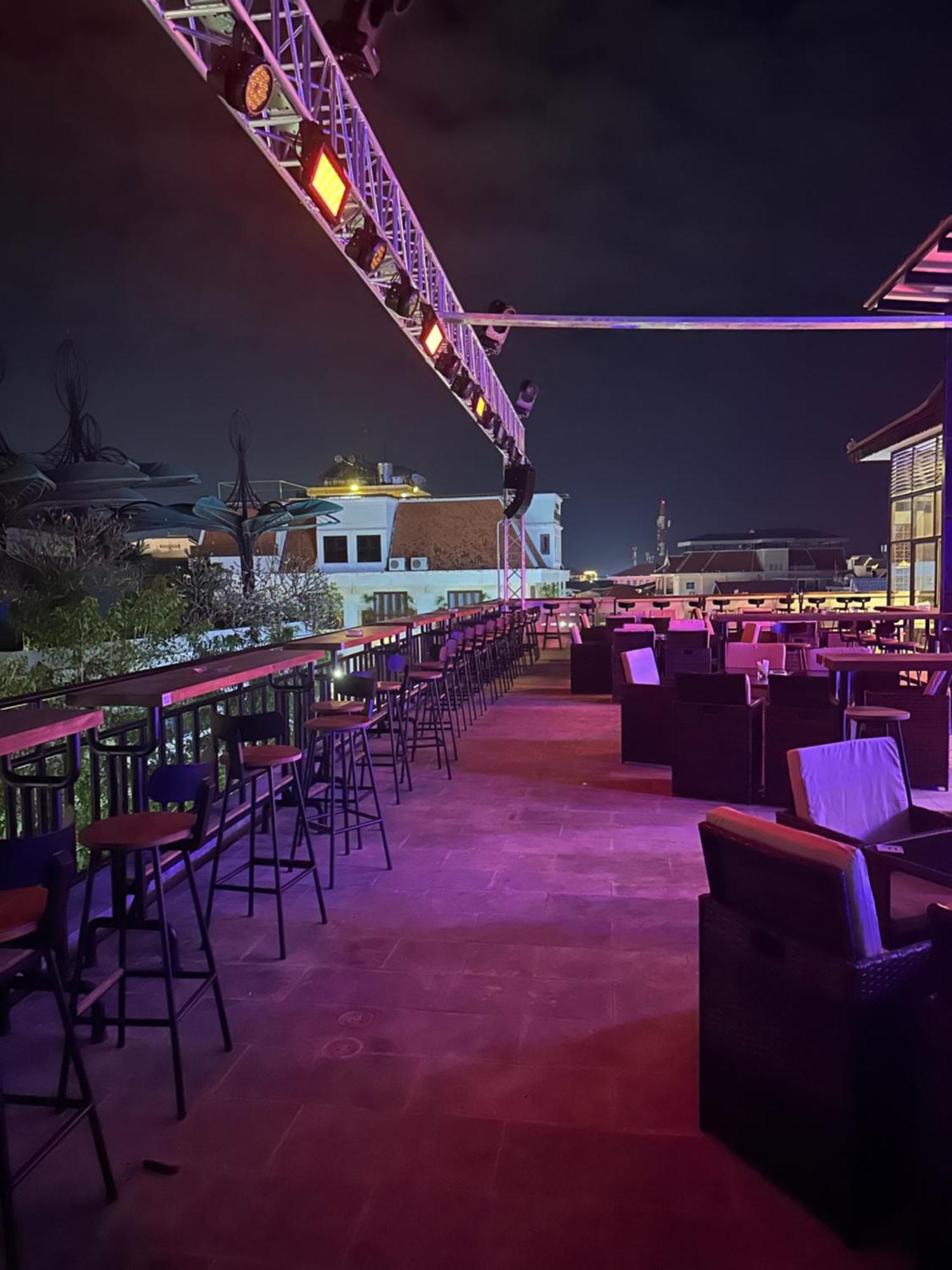 Nico'S Hotel And Skybar Сіємреап Екстер'єр фото